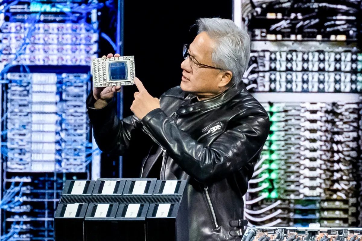 Amazon TorchNeuron против NVIDIA: одна строка кода для миграции ИИ