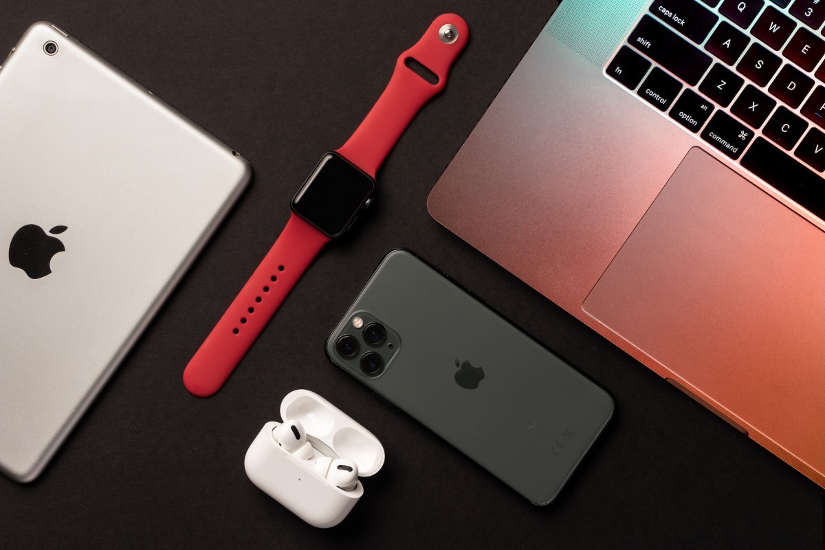 Apple накопила запасы комплектующих на 11 миллиардов долларов из-за дефицита ИИ-чипов