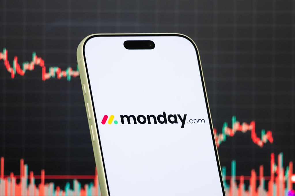 Кадровая рокировка: Monday.com заменяет пятую часть штата ИИ-агентами