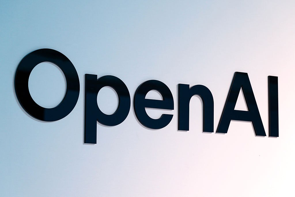 OpenAI выпустит премиальную умную колонку совместно с Джони Айвом
