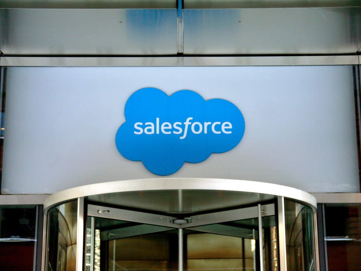 Salesforce покупает Fin за $3,6 млрд: почему готовые ИИ-агенты победили R&D